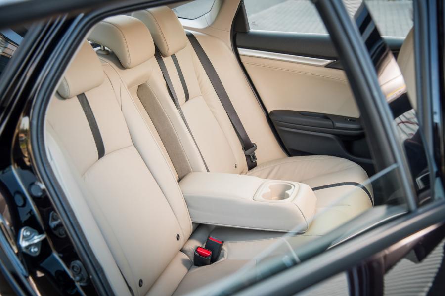 Интерьер Honda Civic Sedan (FC1) 2016 года  (WW) (фото 6 из 40)